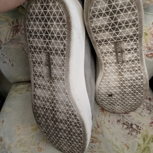 Steve Madden Pom Pom Slip on Sneakers size 9 - Picture 5 of 5